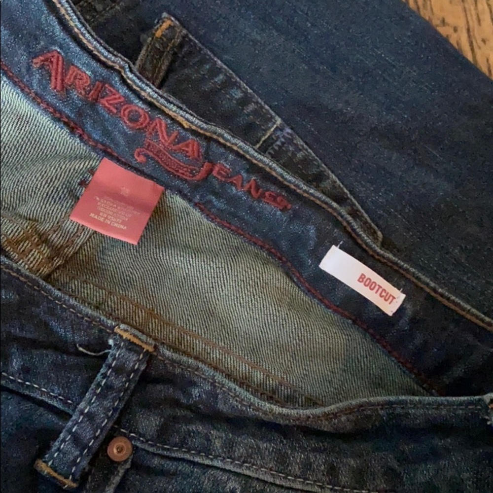 Arizona jeans with distressed knee holes - Picture 5 of 5